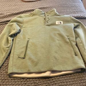 North face forest green pullover in great condition